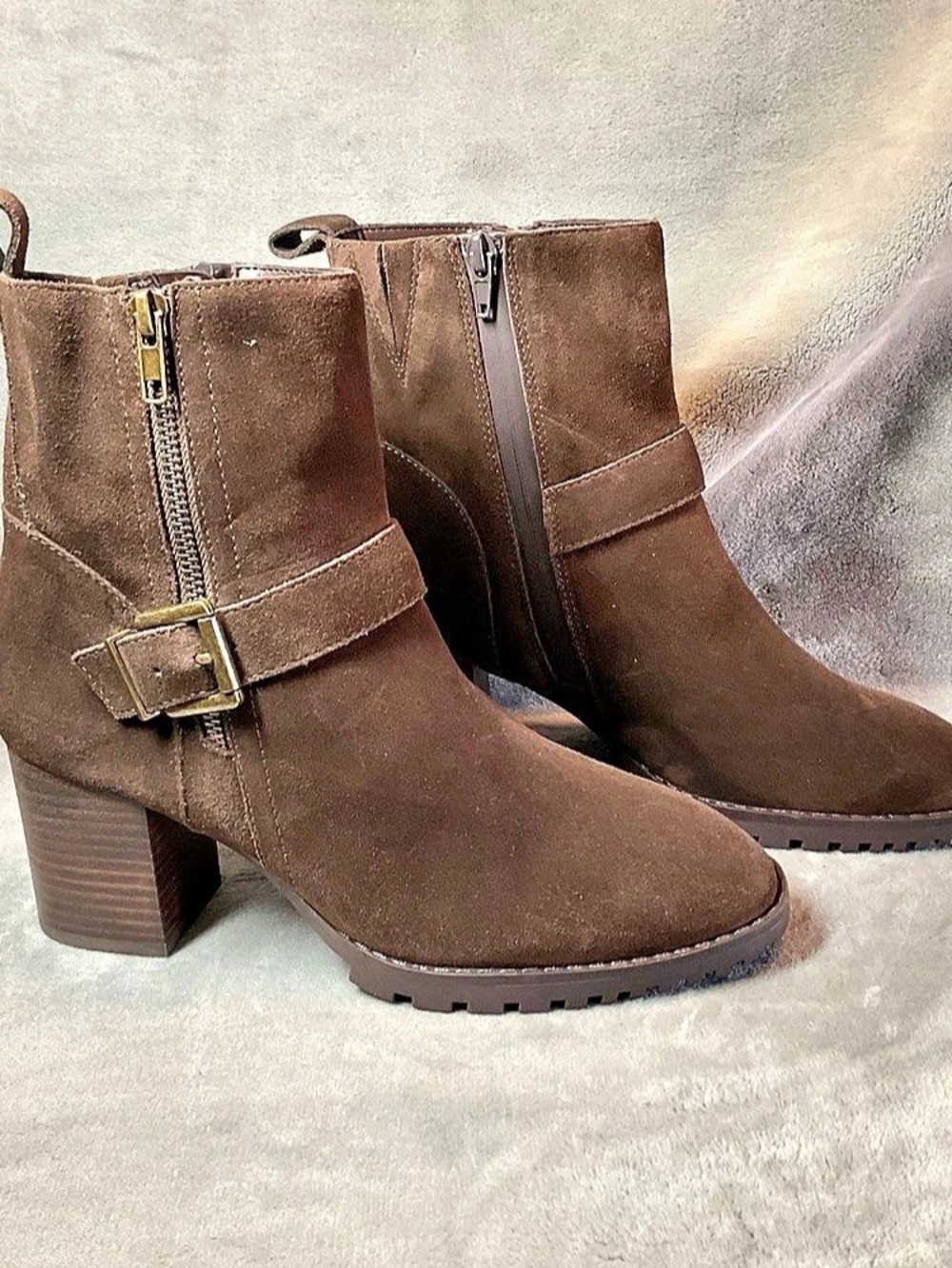 New Blondo Talyn waterproof brown suede boots in women’s size 8.5M.